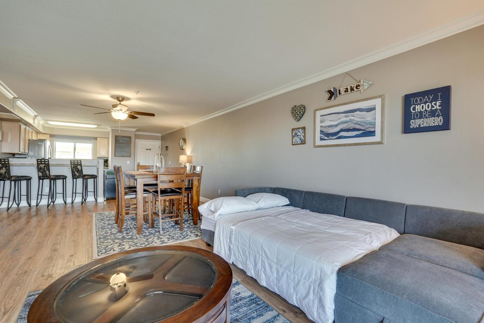 Waterfront Lake Havasu Condo with BBQ and Pool Access! Main image 1
