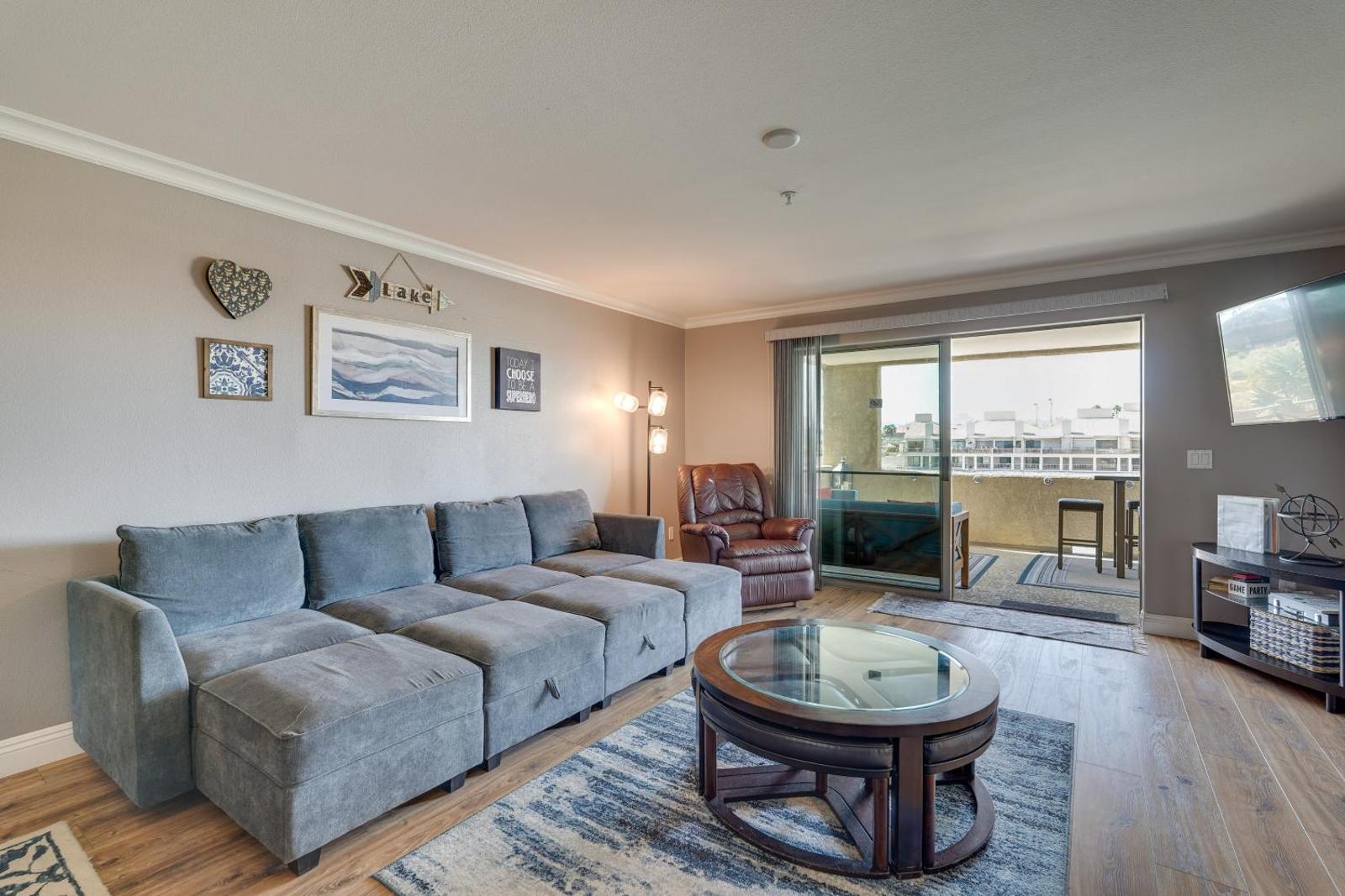 Waterfront Lake Havasu Condo with BBQ and Pool Access! Main image 2